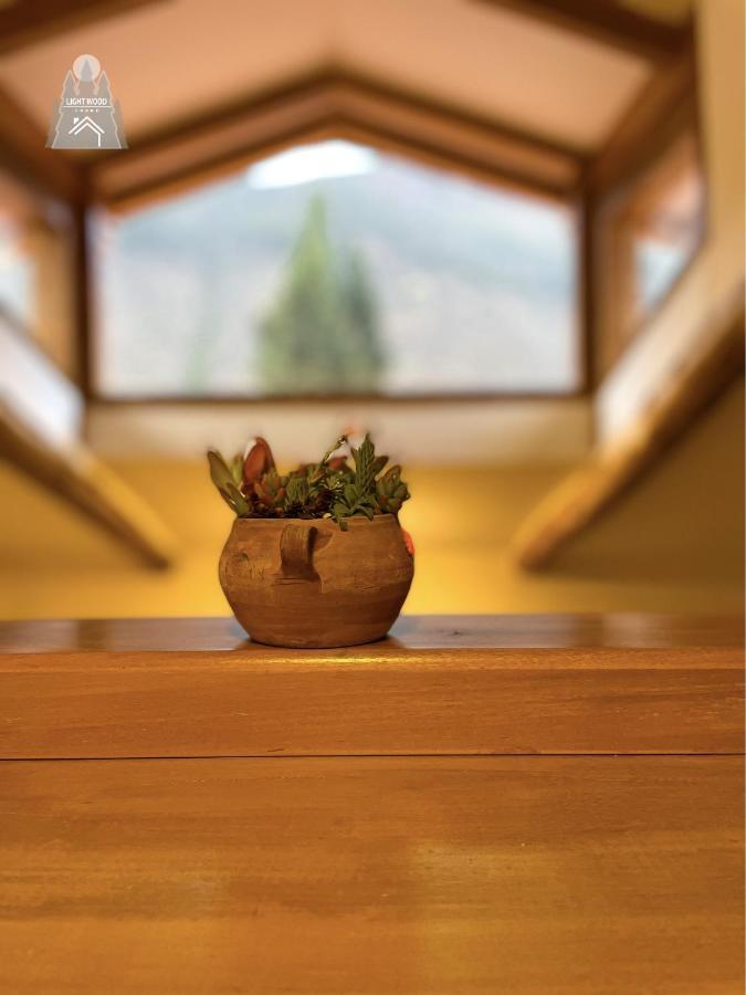 Light Wood Hotel Calca Buitenkant foto
