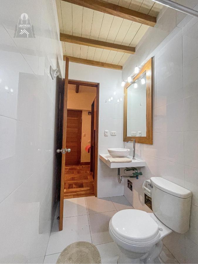 Light Wood Hotel Calca Buitenkant foto